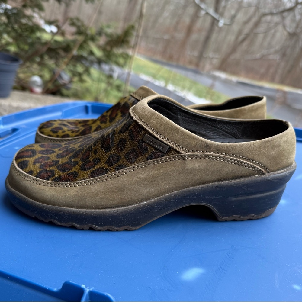 NWT Sanita Women’s Clogs Faux Fur/Leather Cheetah Size 37(US size 6) Olive Color